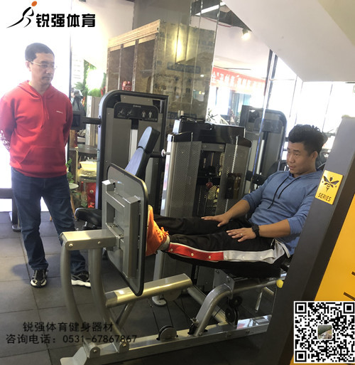 蹬腿训练机使用展示.jpg 蹬腿训练机使用展示.jpg