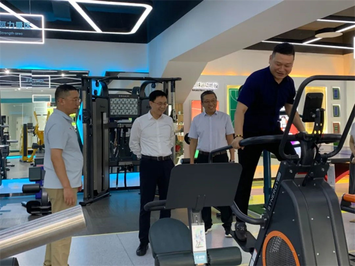 济南市体育局局长董怀敏一行莅临公海彩船参观指导